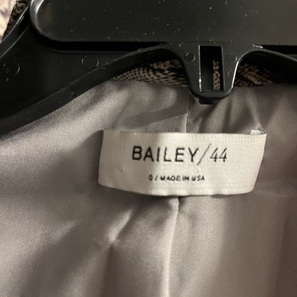 Size 4 python print blazer - Picture 2 of 3